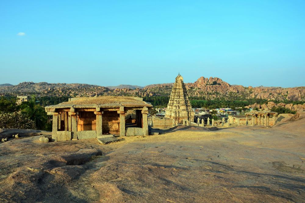 Hemakuta Hill Temples